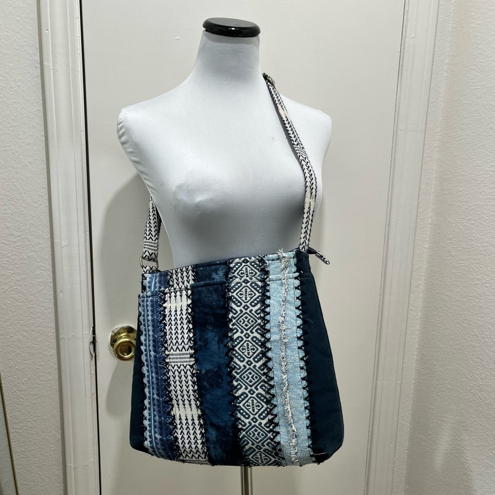Demdaco Your Journey Crossbody Blue Patterned Women's Bag